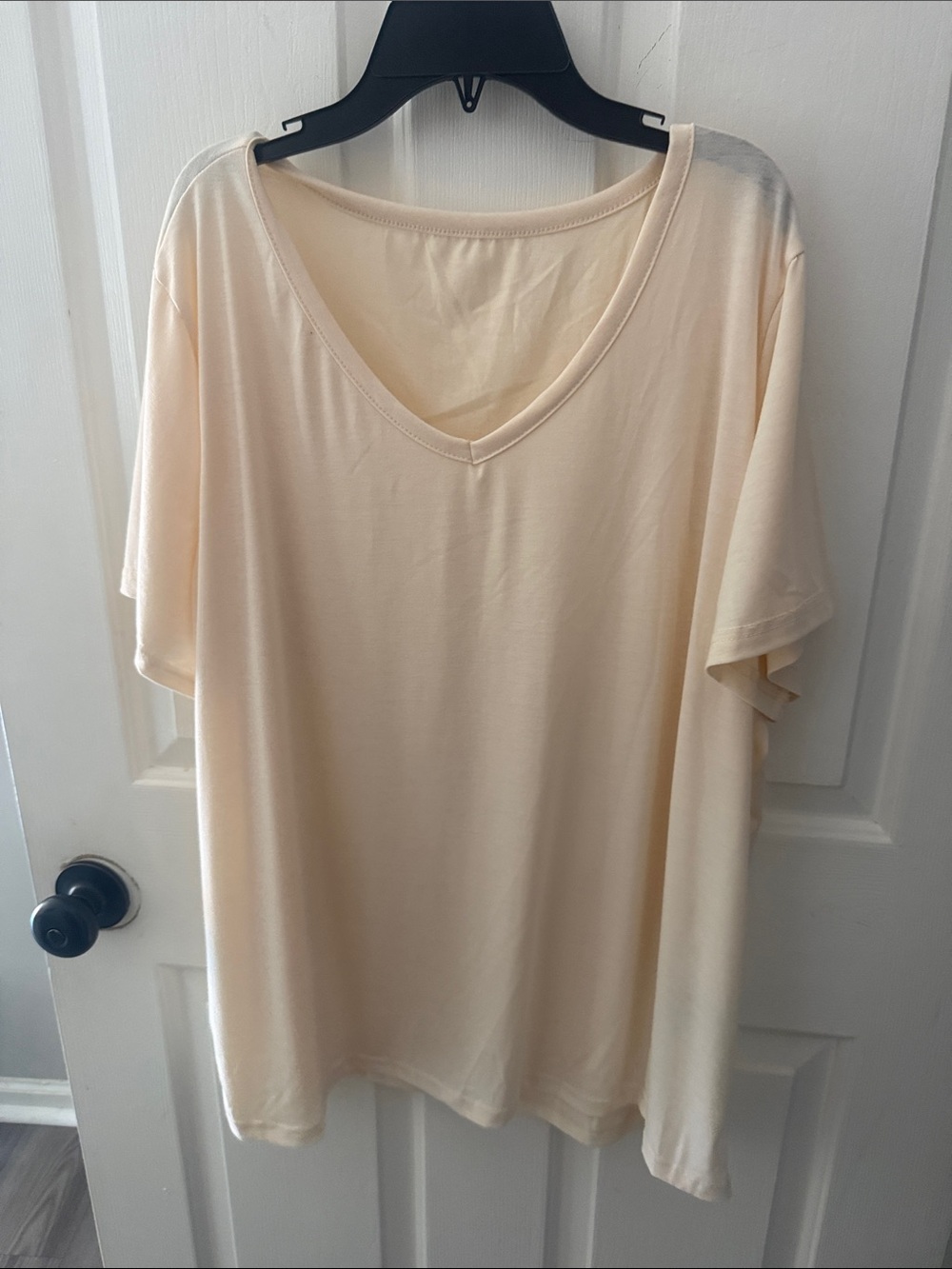 V-Neck Short Sleeve Tee in Cream